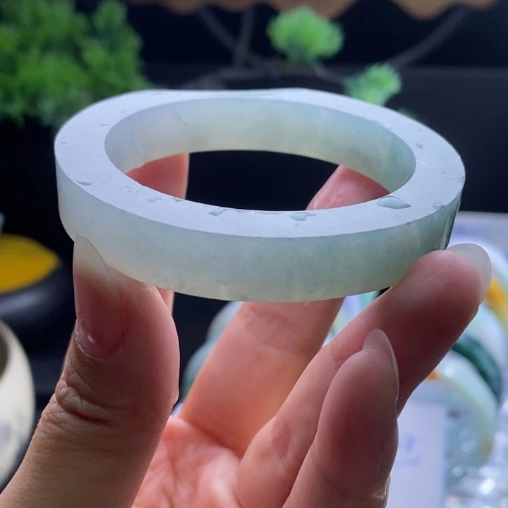 定制翡翠未镶嵌翡翠手镯