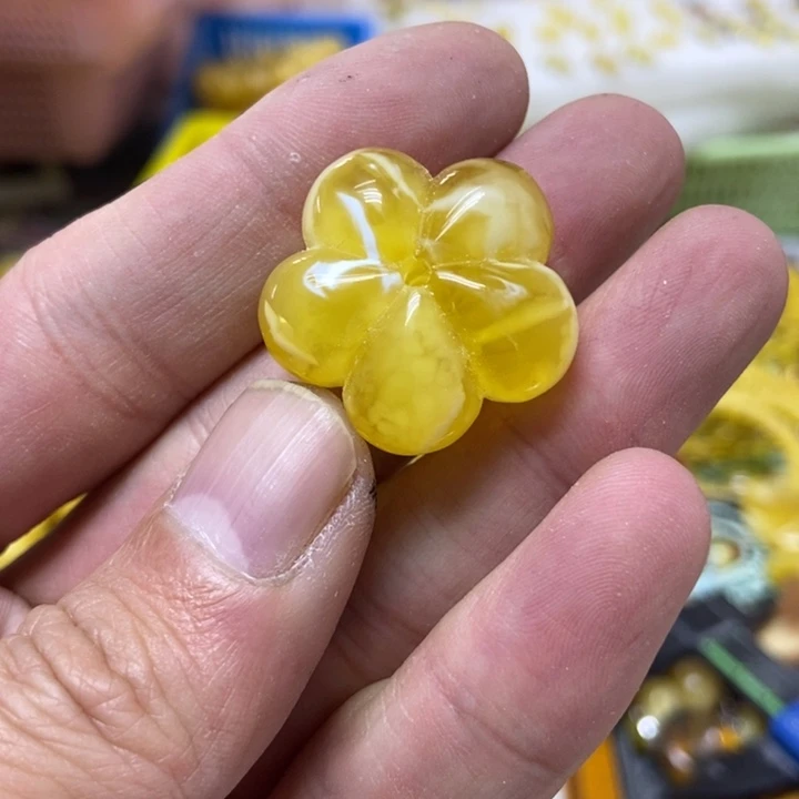蜜蜡未镶嵌裸石吊坠