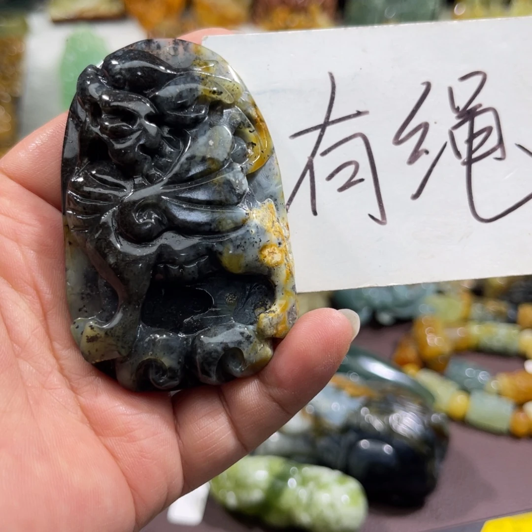 未镶嵌蛇纹石玉颈饰