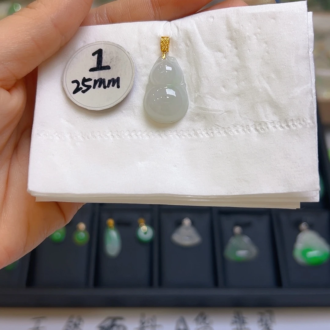 翡翠颈饰18K金镶嵌翡翠