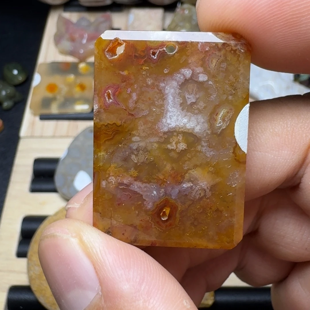 未镶嵌纯天然色有机玉石保真色石英质玉