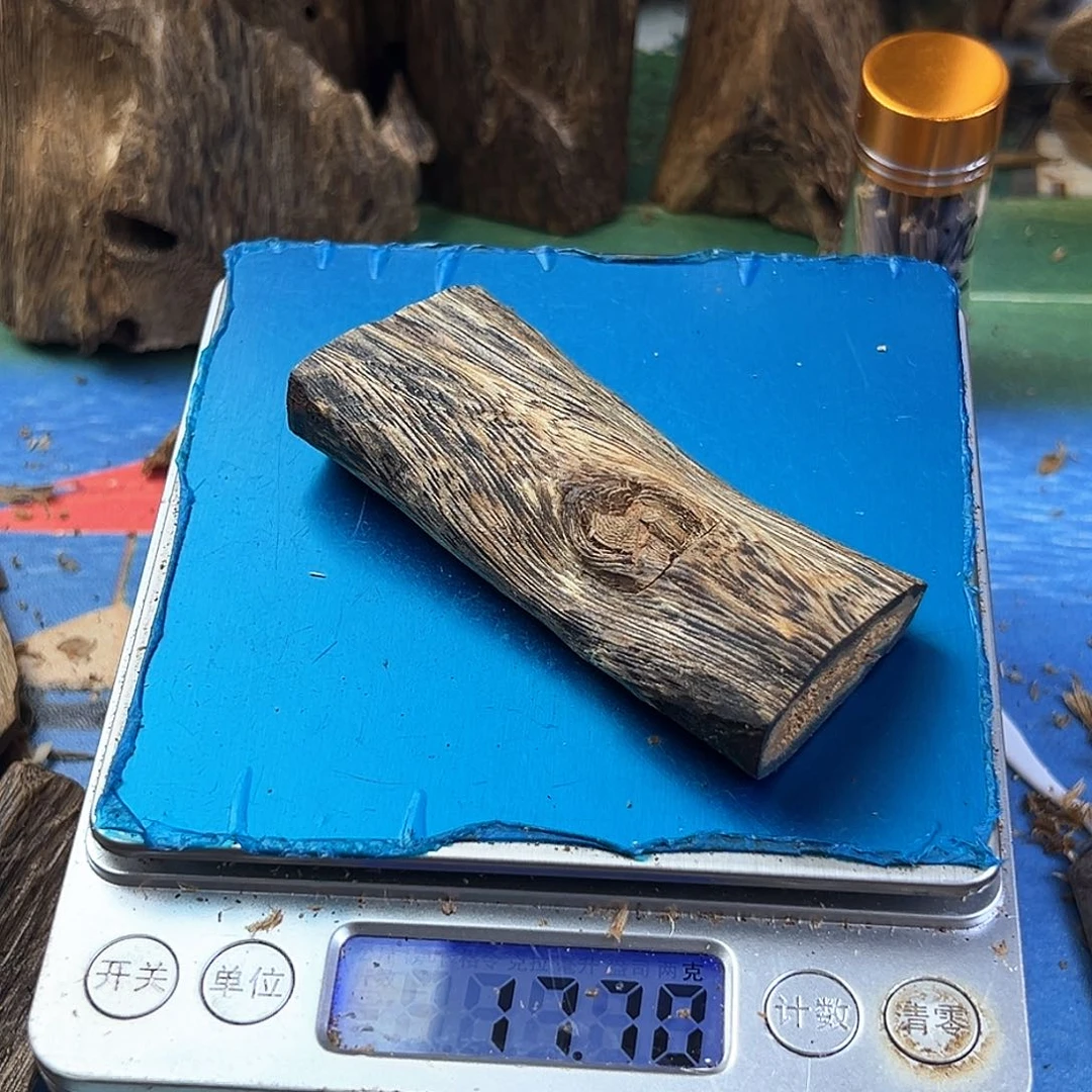 香料绿奇楠虫漏无事牌17克