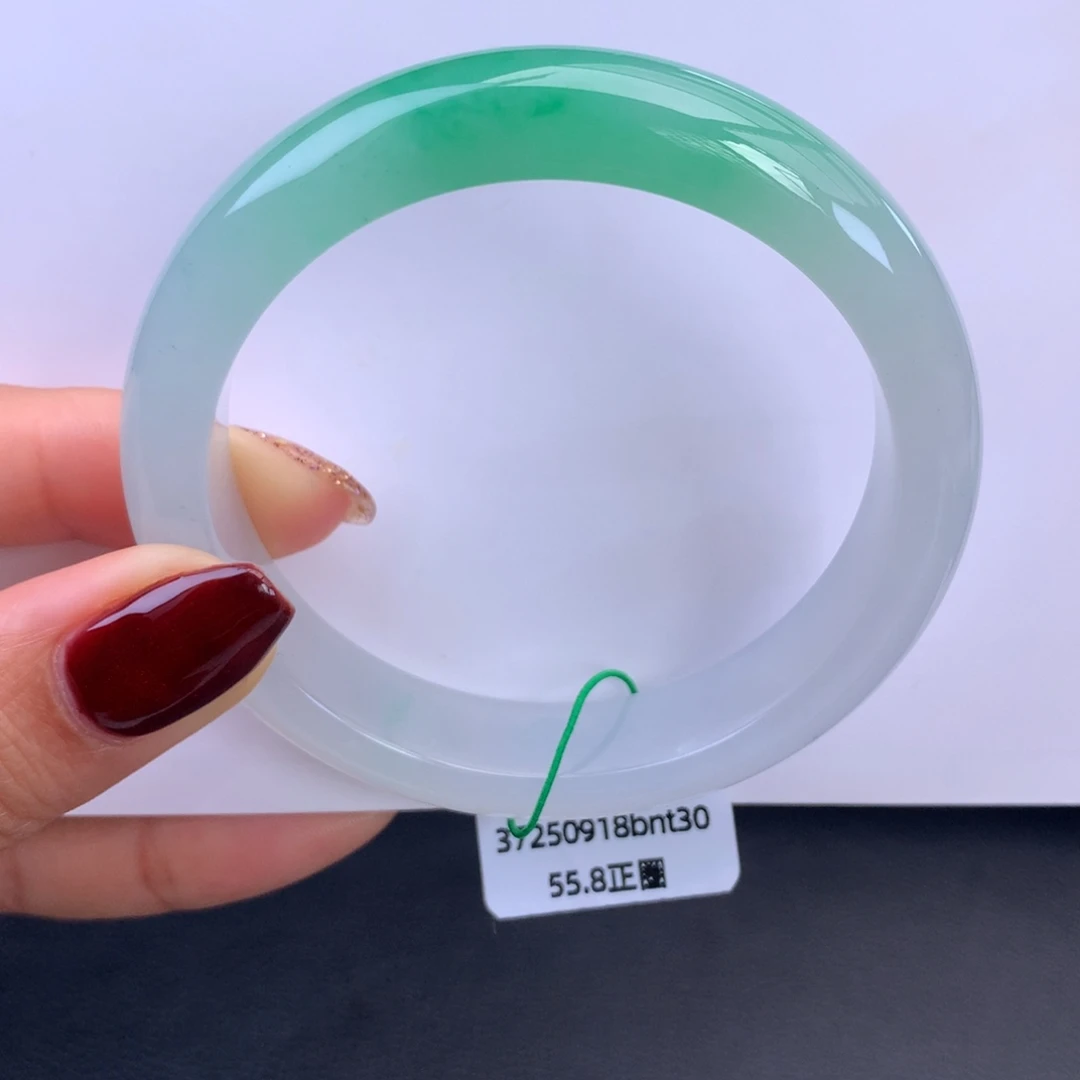 翡翠未镶嵌手镯冰胶飘绿渐变手镯