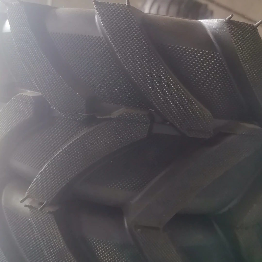 农用三轮车防滑人字单外胎（不含钢圈）一条