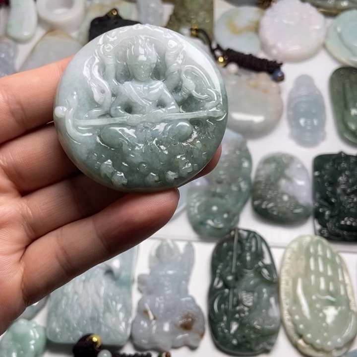 翡翠未镶嵌颈饰哪扎72