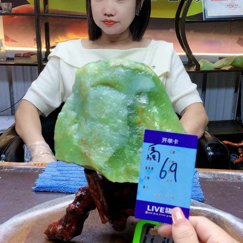 【闪购商品】未镶嵌蛇纹石玉原石如**风