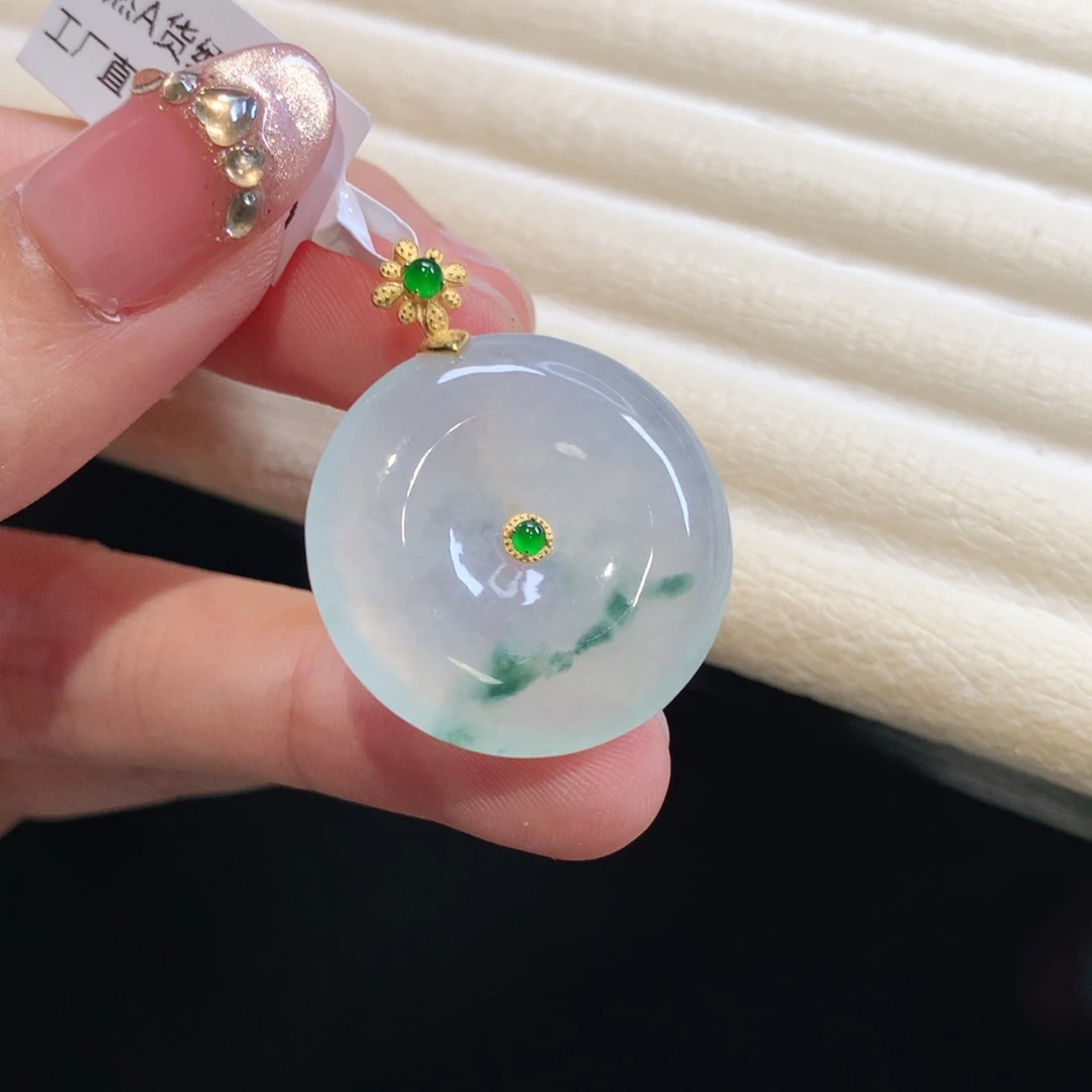 翡翠18K金镶嵌颈饰扣子