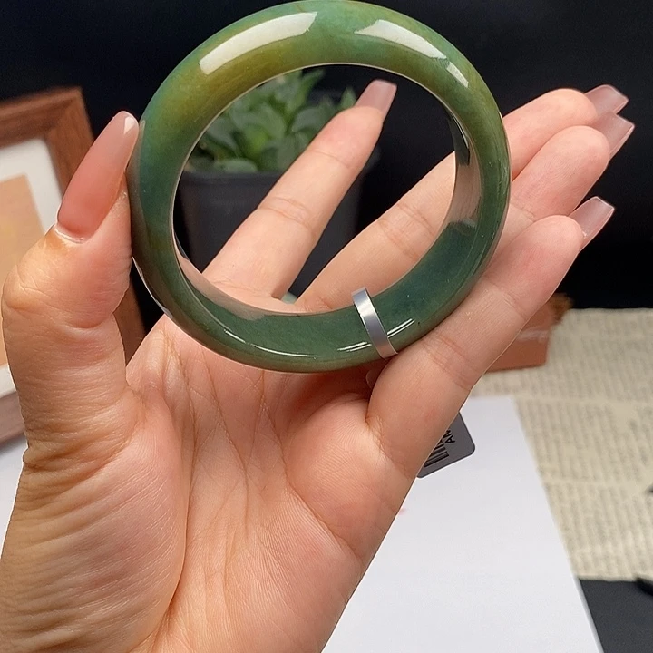 黑***阳翡翠未镶嵌颈饰天然翡翠手镯