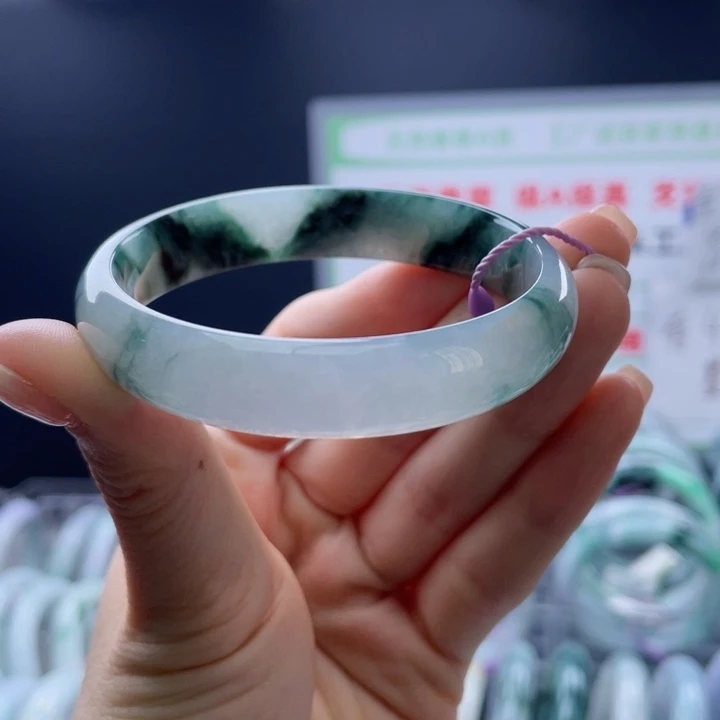 翡翠未镶嵌手镯正