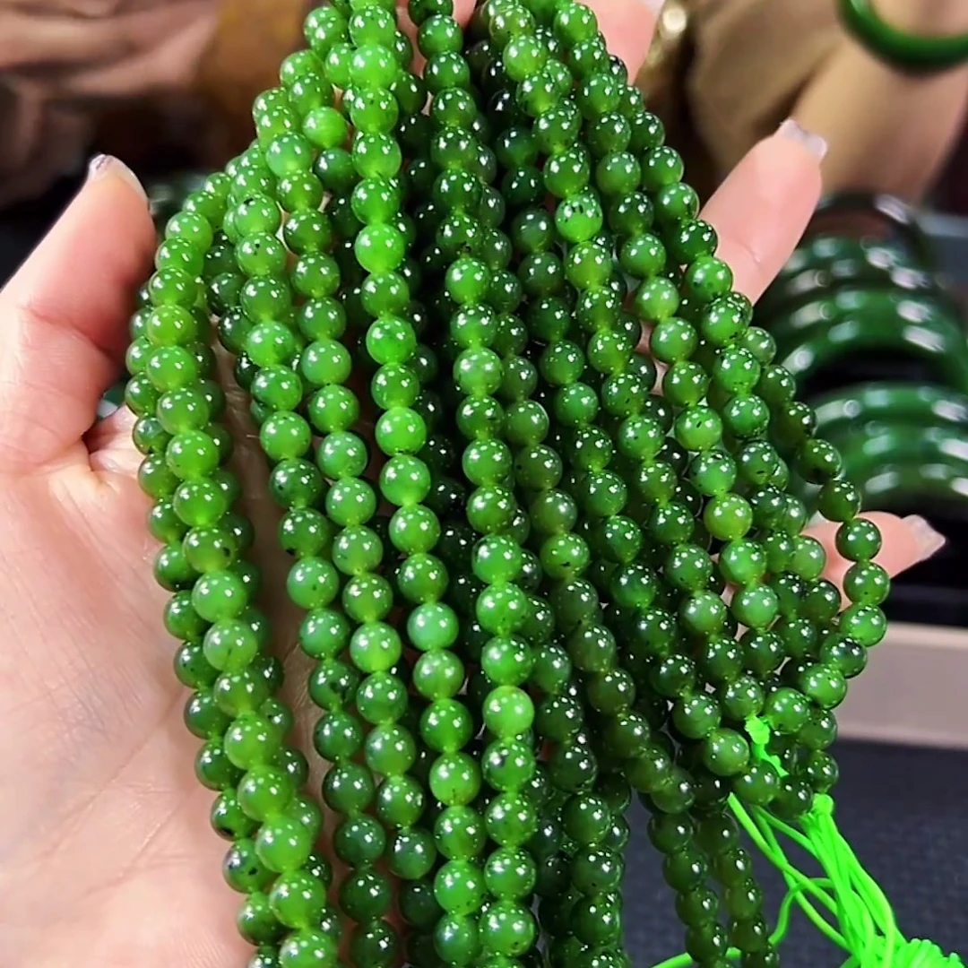 和田玉（碧玉）未镶嵌颈饰卡6发其一