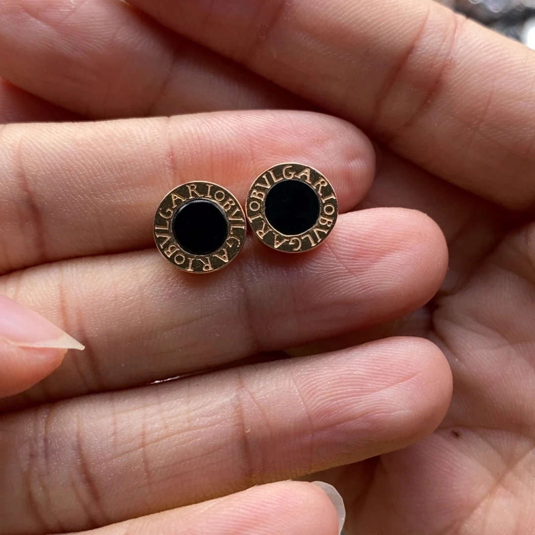 18K金镶嵌翡翠耳饰墨翠