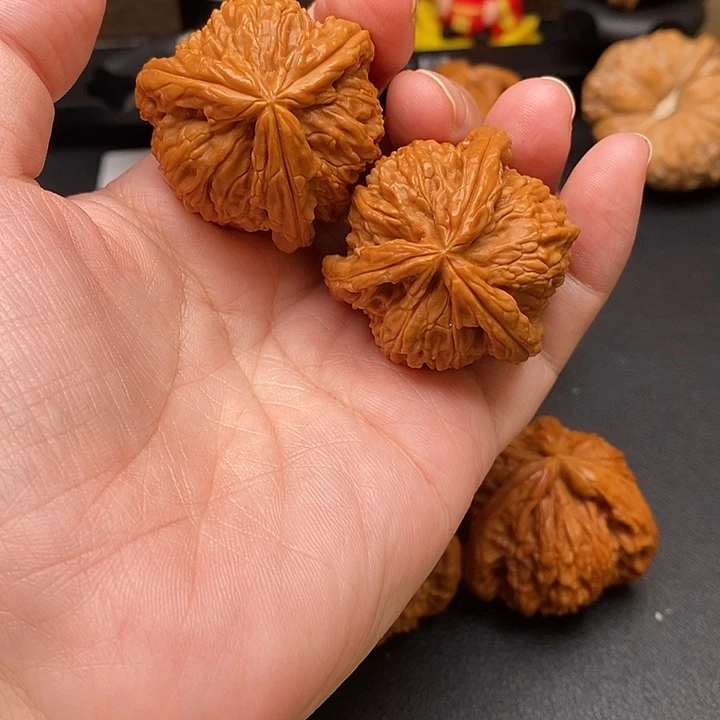 用***0文玩核桃把件白奔