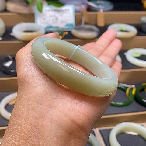 未镶嵌手镯和田玉56