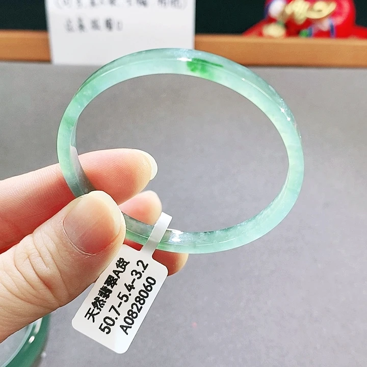 翡翠未镶嵌手镯（圆镯）
