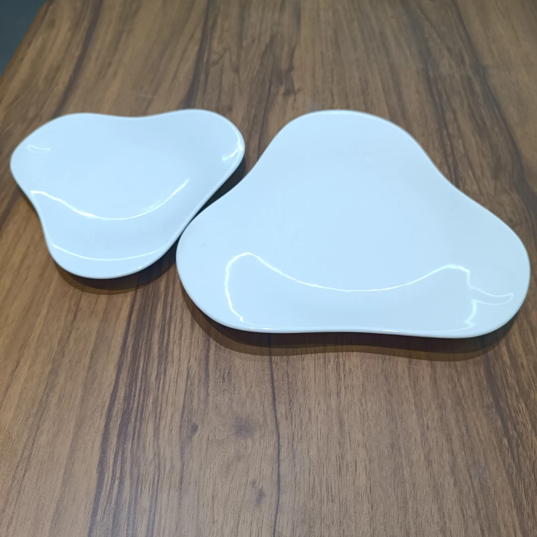 D028 微瑕 暖白三圆盘异形盘