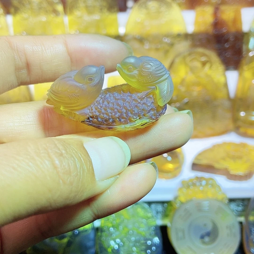 琥珀颈饰未镶嵌鸟