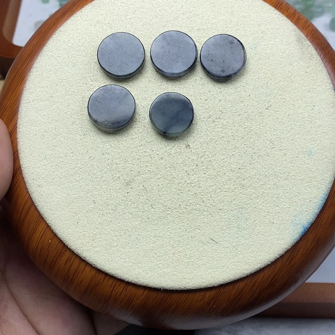 翡翠未镶嵌戒指周****鱼乌鸡圆牌