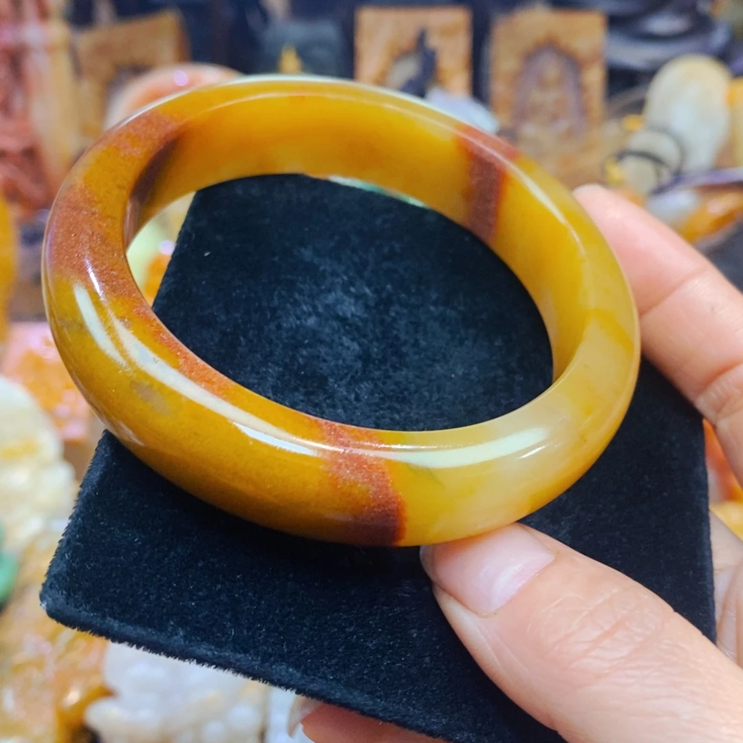 未镶嵌石英质玉（黄龙玉）颈饰