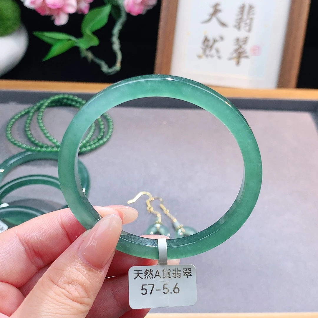 未镶嵌手镯（圆镯）翡翠