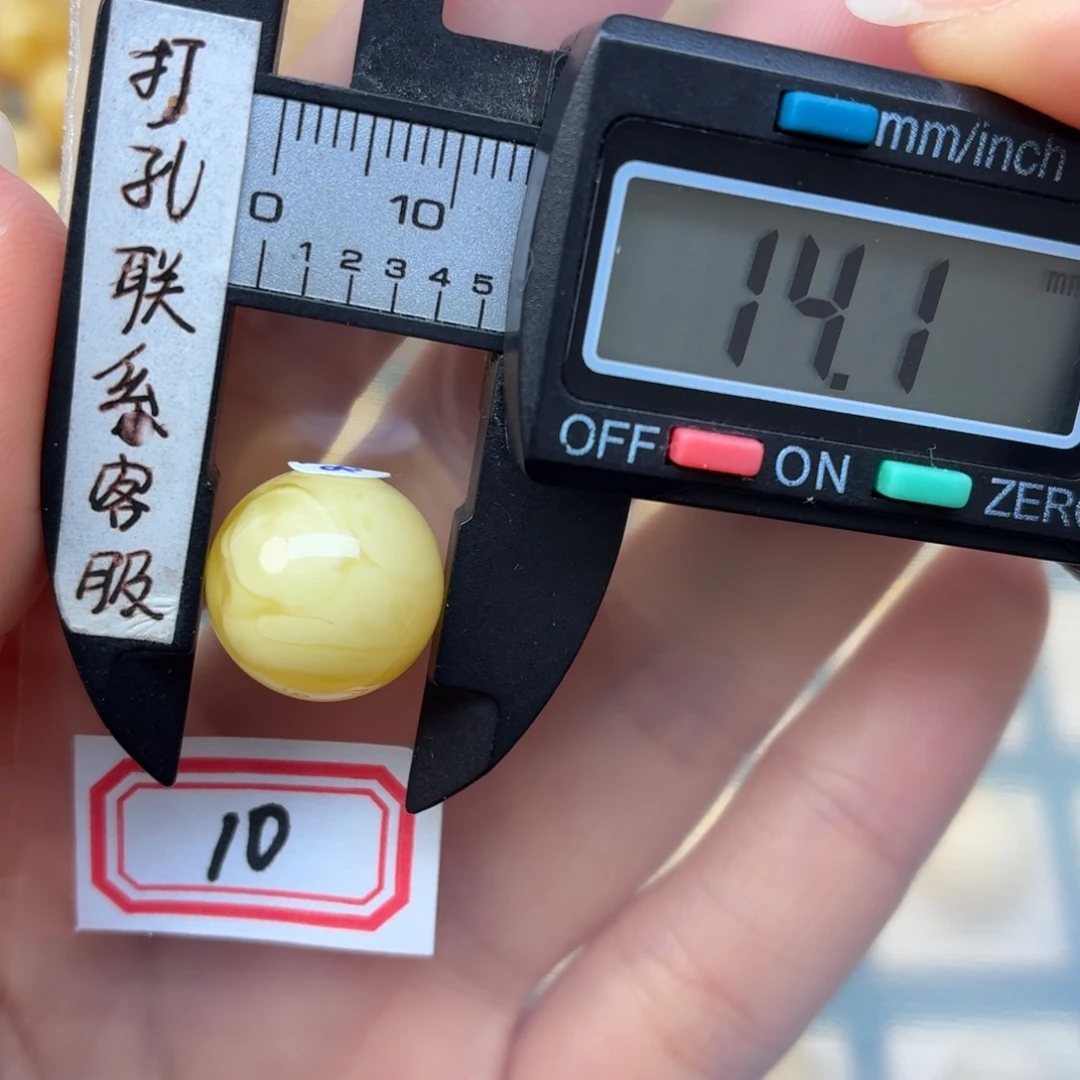 楊***蜜蜡未镶嵌裸石蜜蜡
