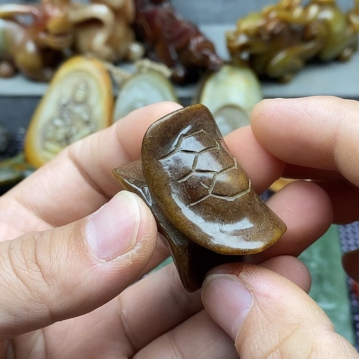 未镶嵌蛇纹石玉颈饰