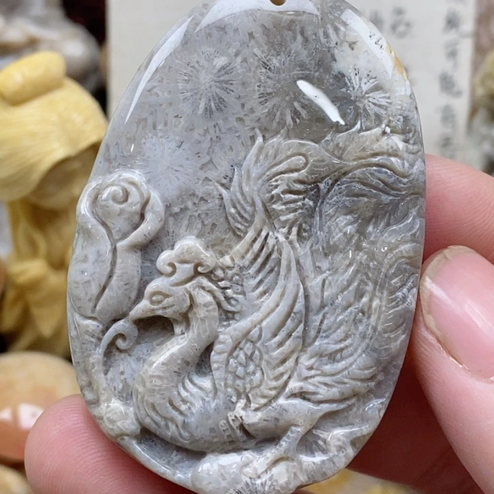 颈饰未镶嵌硅化珊瑚（珊瑚玉）