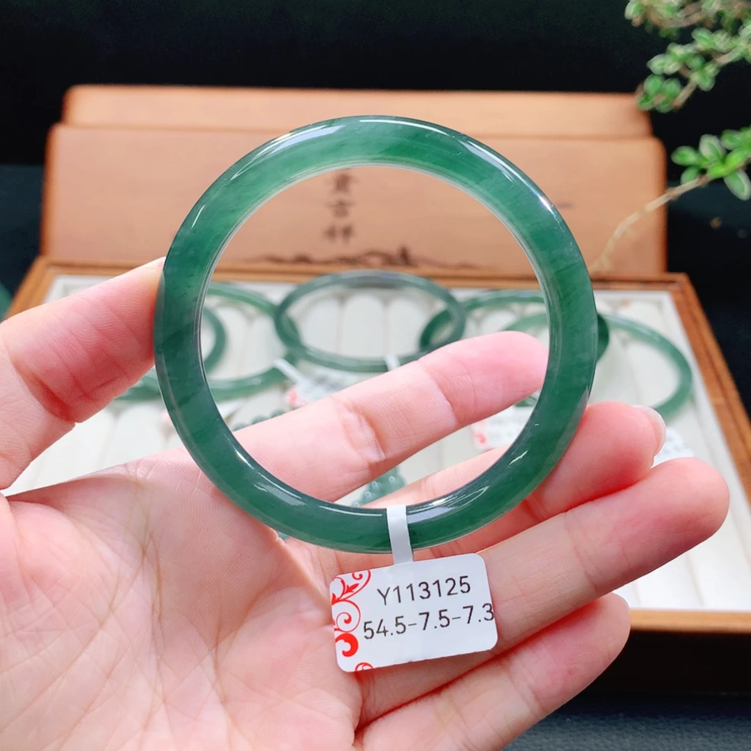 翡翠手镯（圆镯）未镶嵌