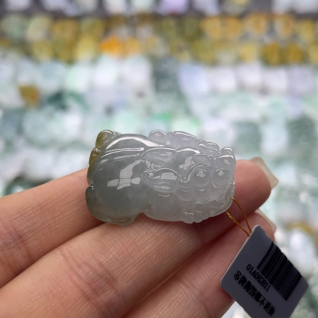翡翠未镶嵌颈饰貔貅