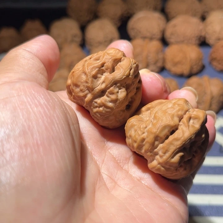 文玩核桃吊坠蛤蟆头