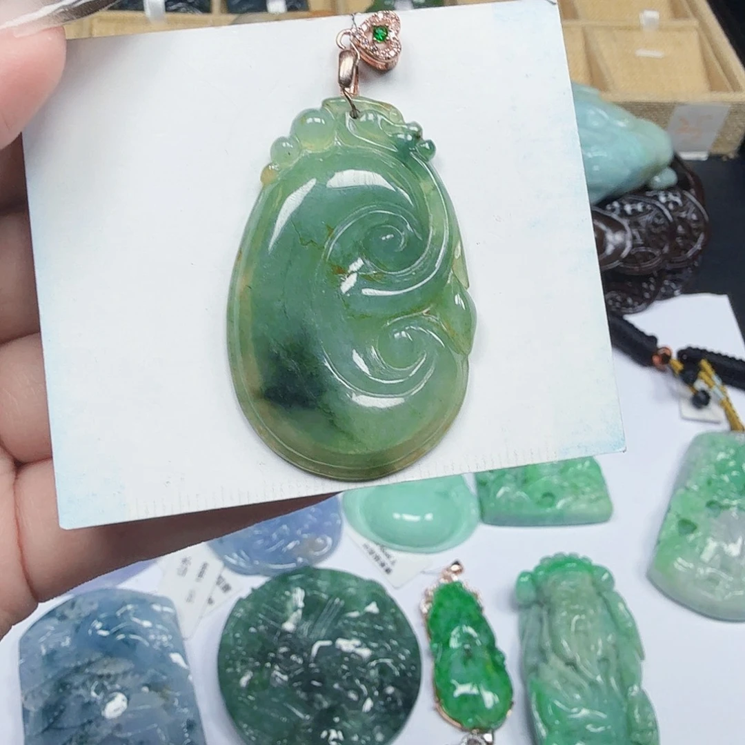 翡翠未镶嵌颈饰翡翠