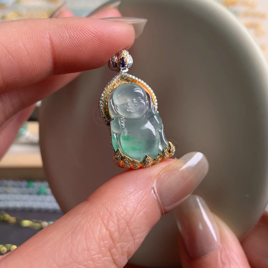 颈饰18K金镶嵌翡翠吊坠