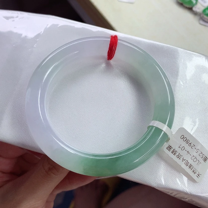 【闪购商品】未镶嵌手镯翡翠小**?手镯