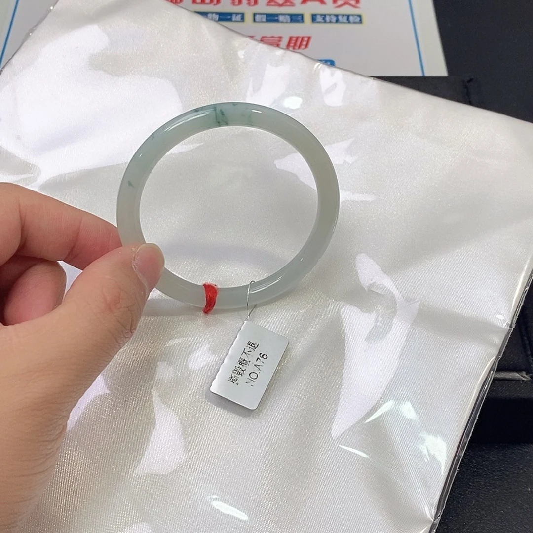 翡翠未镶嵌手镯（圆镯）