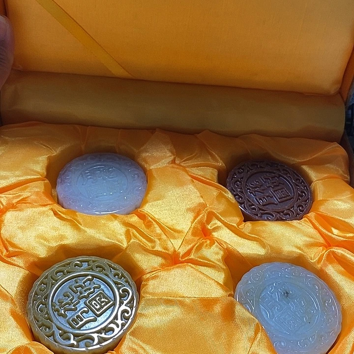 未镶嵌摆件密玉（石英质玉）
