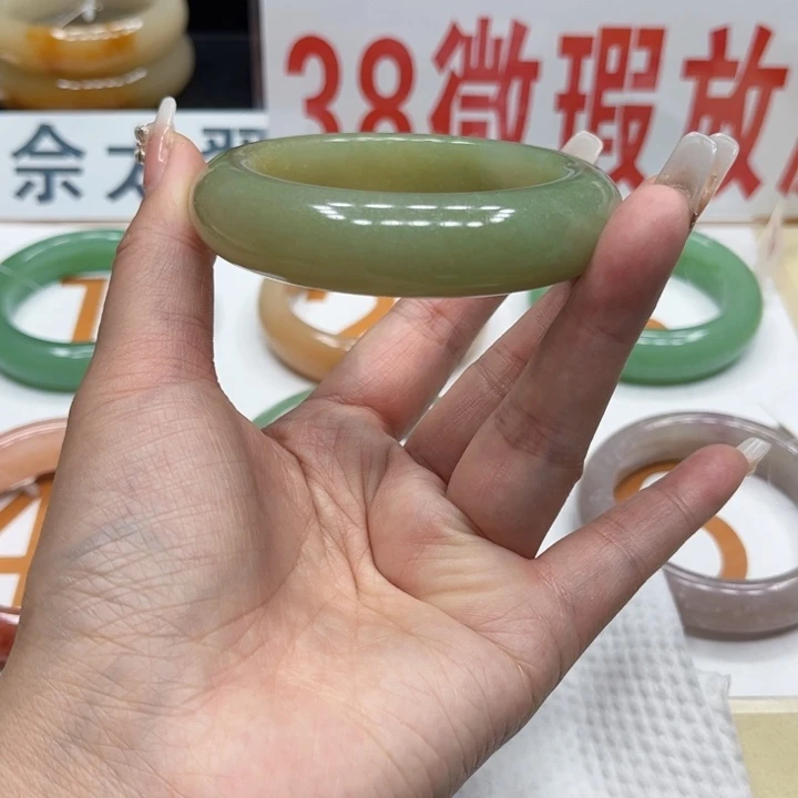 未镶嵌手镯石英质玉感**你