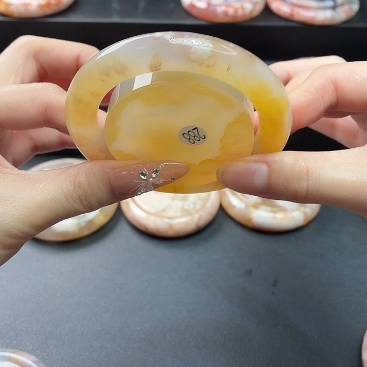 自***赏玛瑙/玉髓手镯未镶嵌