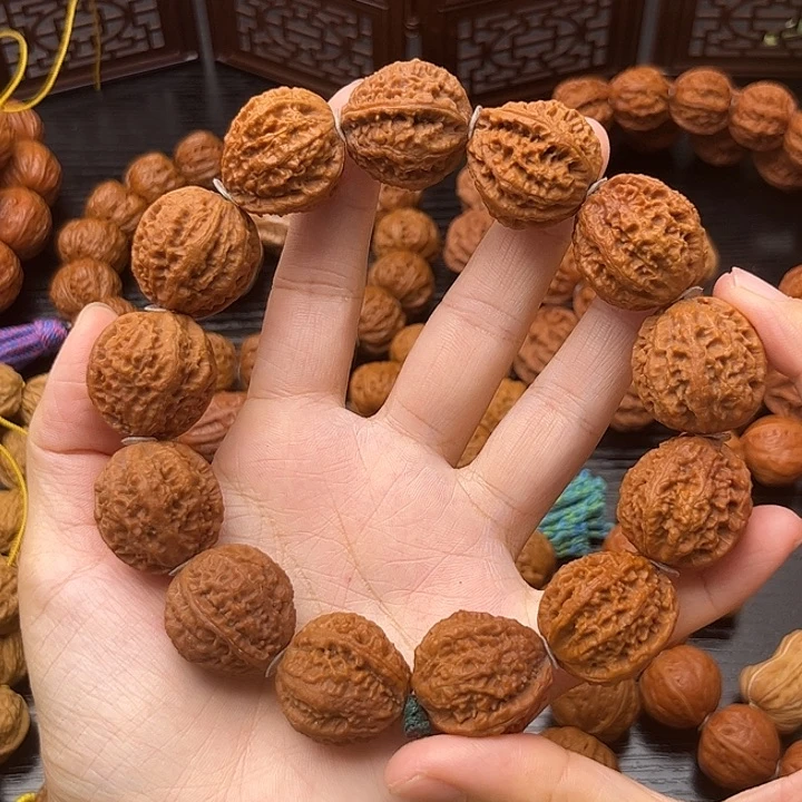 吊坠桃核蚂蚁纹粗筋