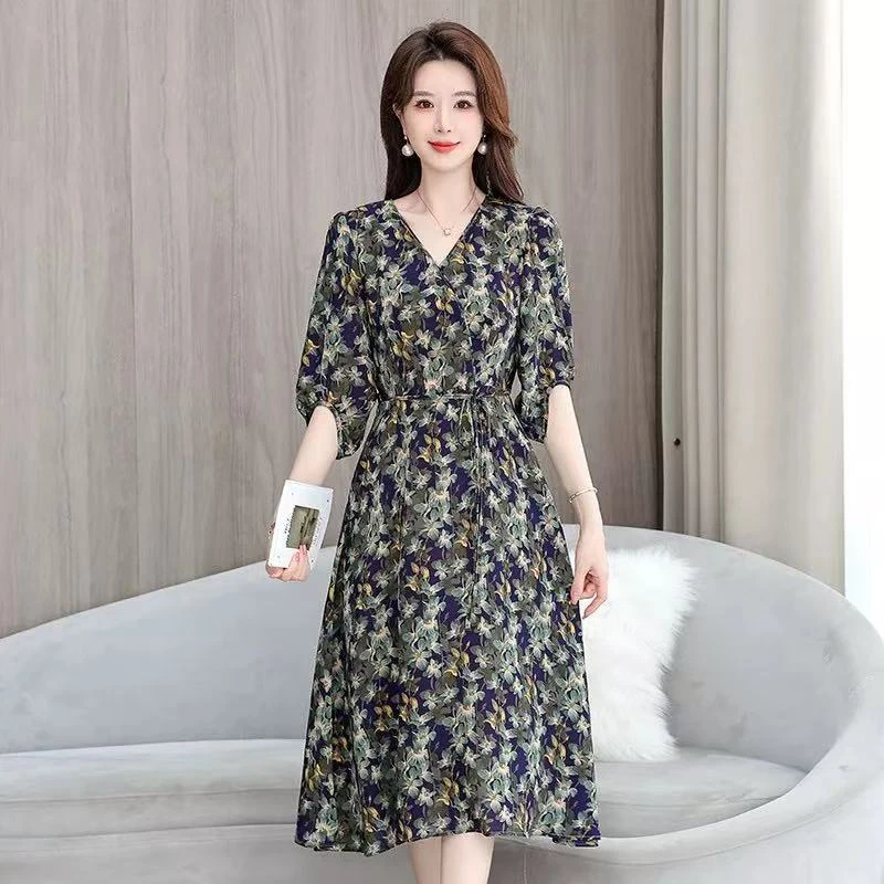 新款显瘦灯笼袖碎花连衣裙时尚宽松气质长裙