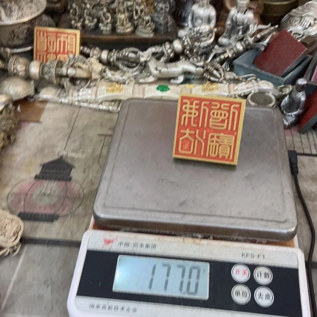 老杨黄铜摆件老杨黄铜。