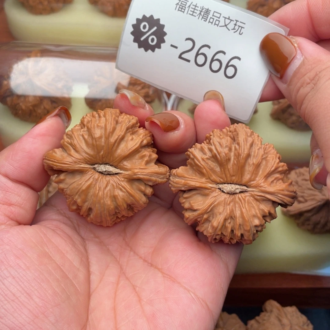 文玩核桃把件47毕业球白