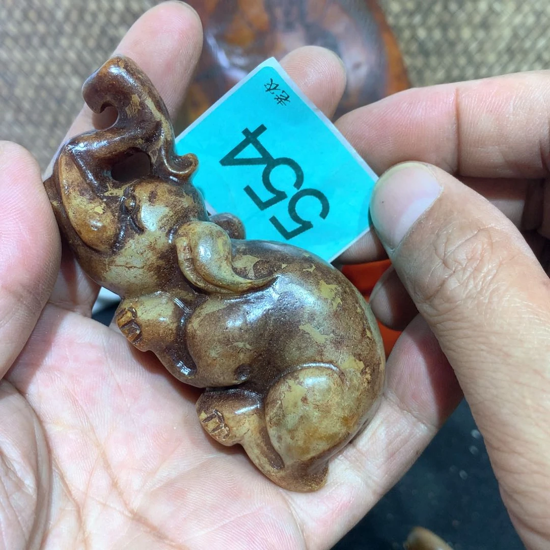 透闪石-蛇纹石玉未镶嵌颈饰