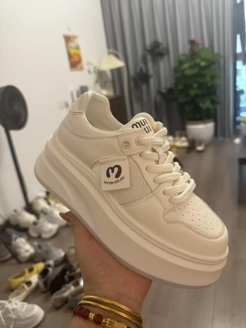 526058货号夏季网面时尚松糕底小白鞋