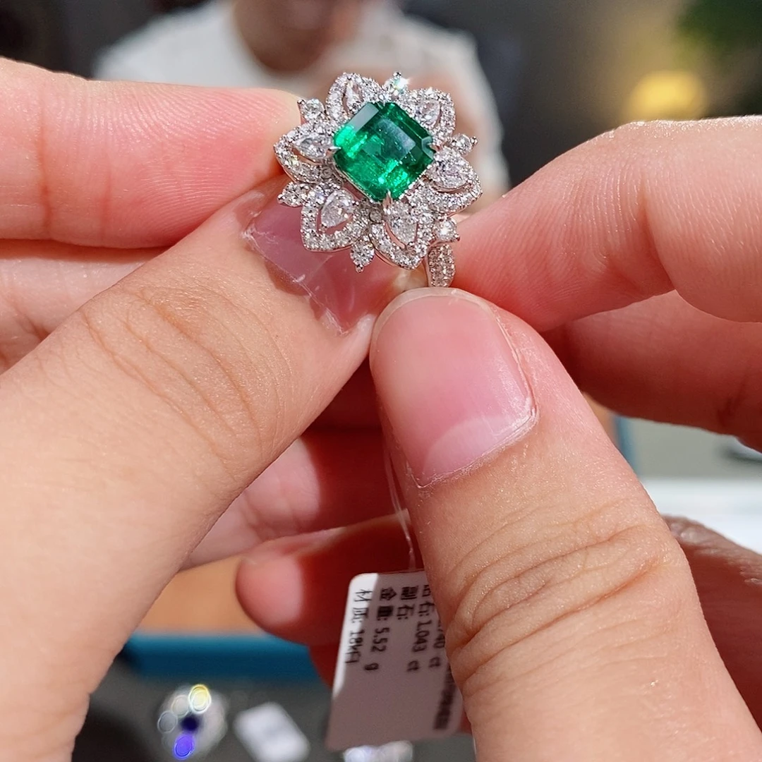 戒指18K金镶嵌祖母绿吉尔德微油沃顿绿1.74ct