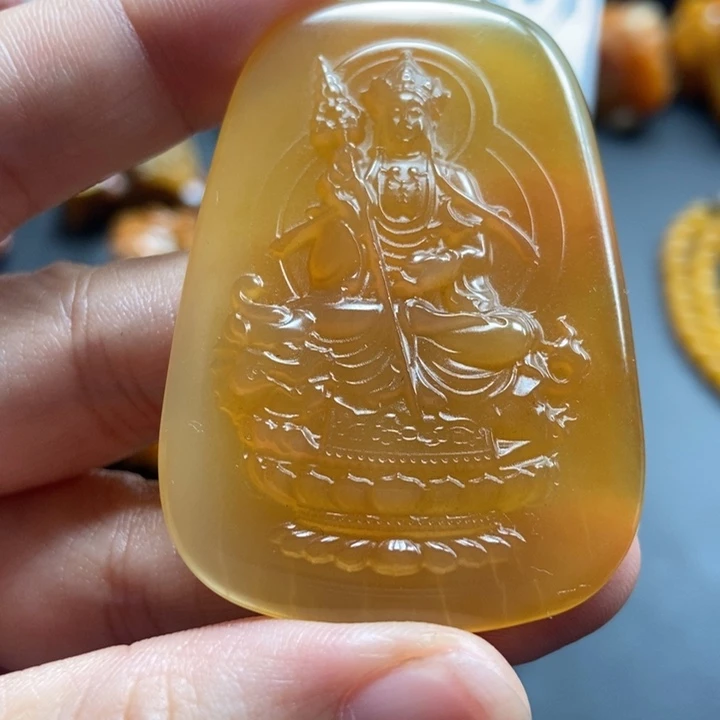 石英质玉（黄龙玉）未镶嵌颈饰