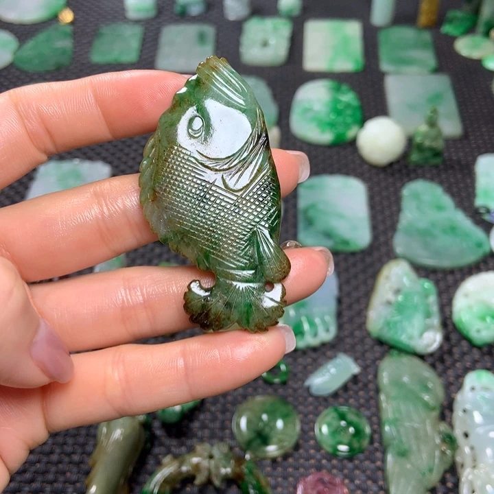 翡翠挂件未镶嵌g*f……