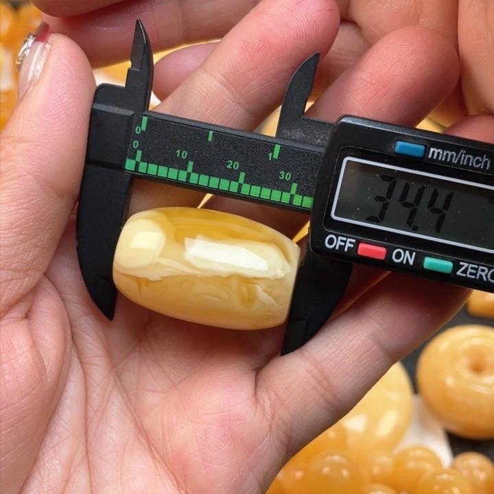 蜜蜡裸石未镶嵌蜜蜡