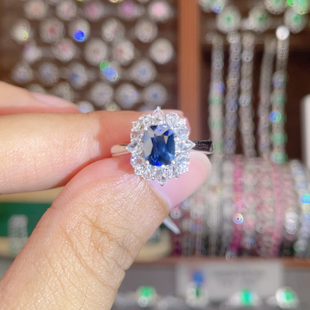 戒指18K金镶嵌蓝宝石1.53ct 皇家蓝无烧
