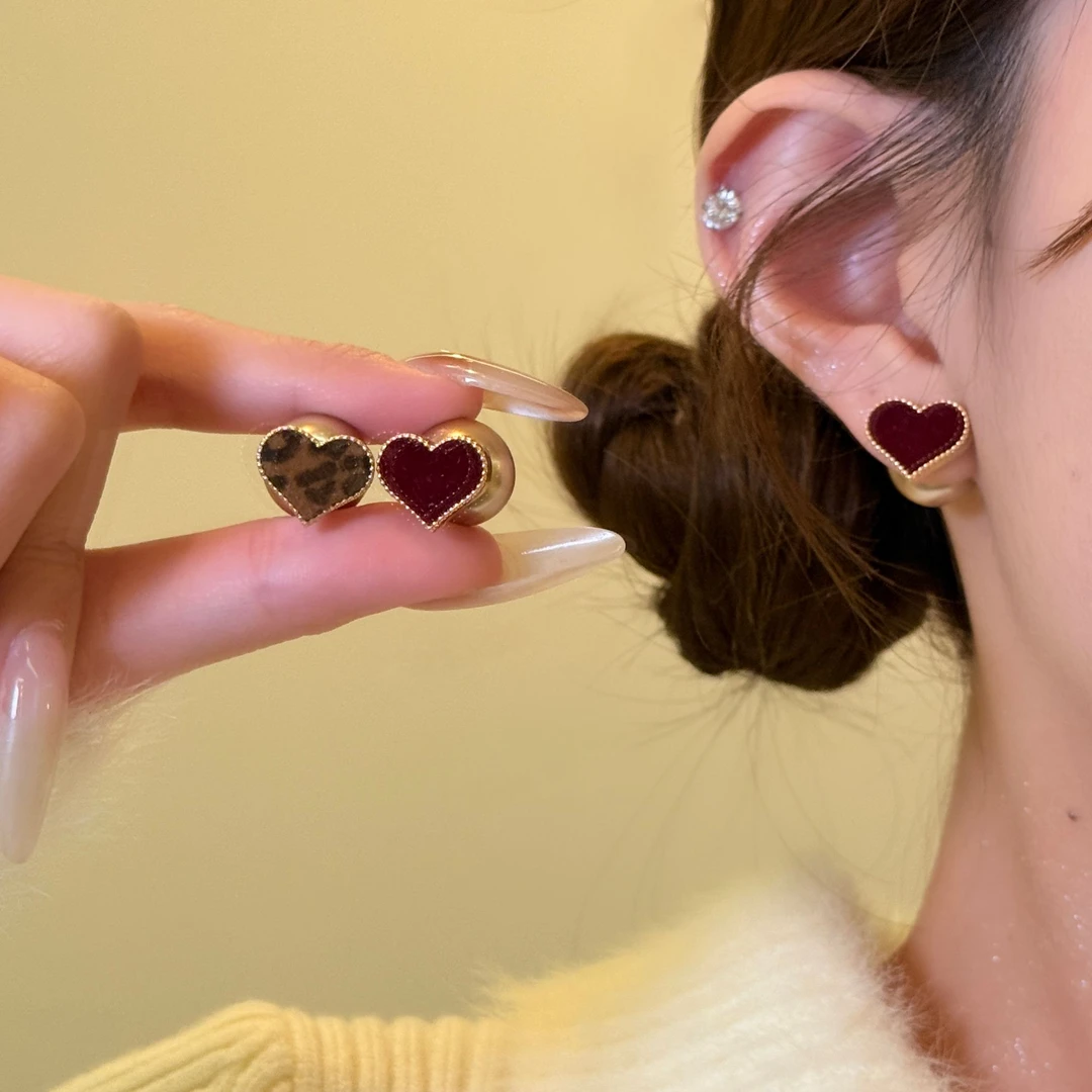 铜合金绒毛耳饰 豹纹爱心珍珠两戴耳钉2025秋冬新款爆款百搭耳饰