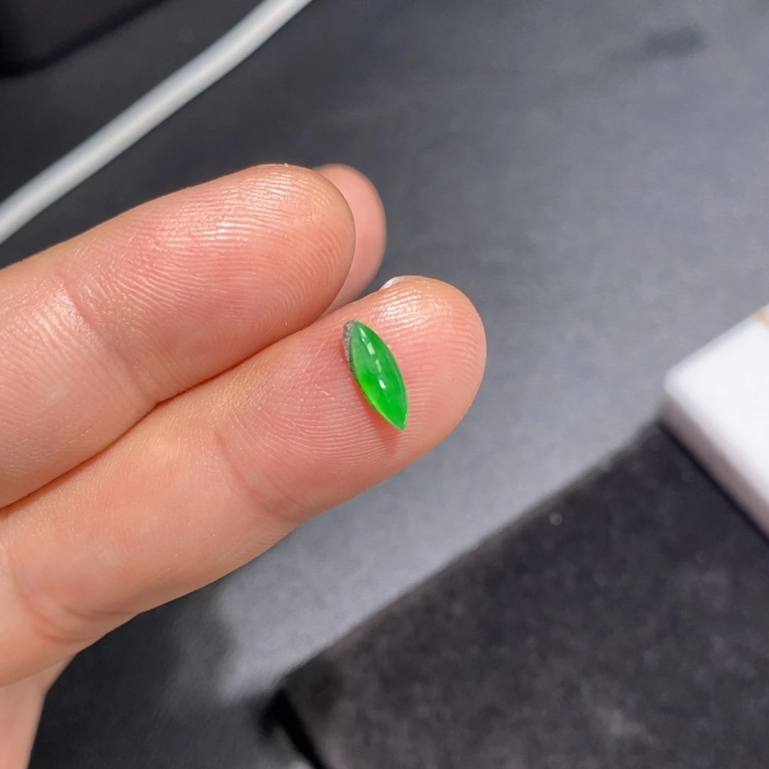 翡翠裸石正阳绿马眼