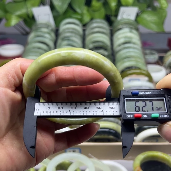 蛇纹石玉未镶嵌手镯10